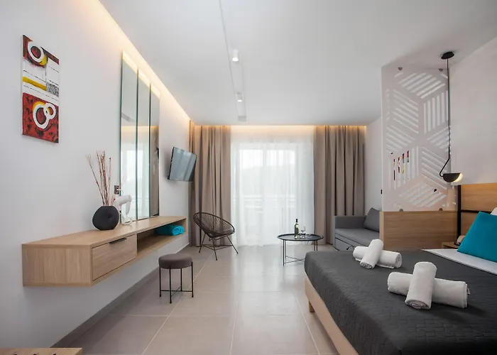 Zoes Hotel & Suites