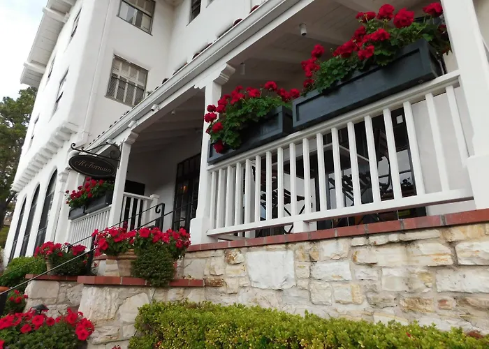 Pine Inn - Carmel