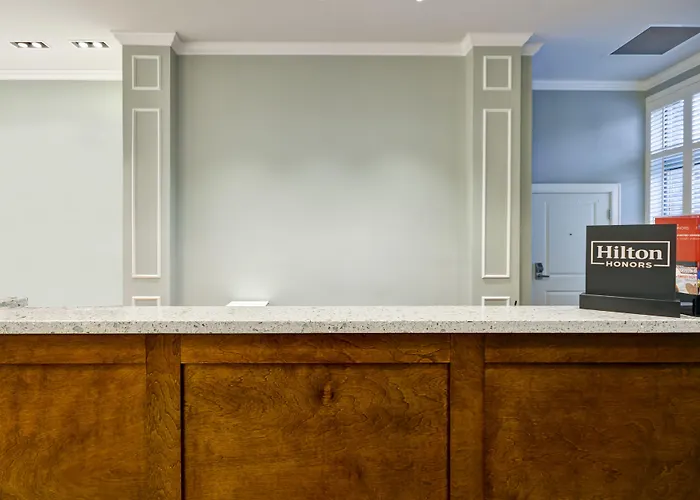 Hampton Inn & Suites Charleston Airport