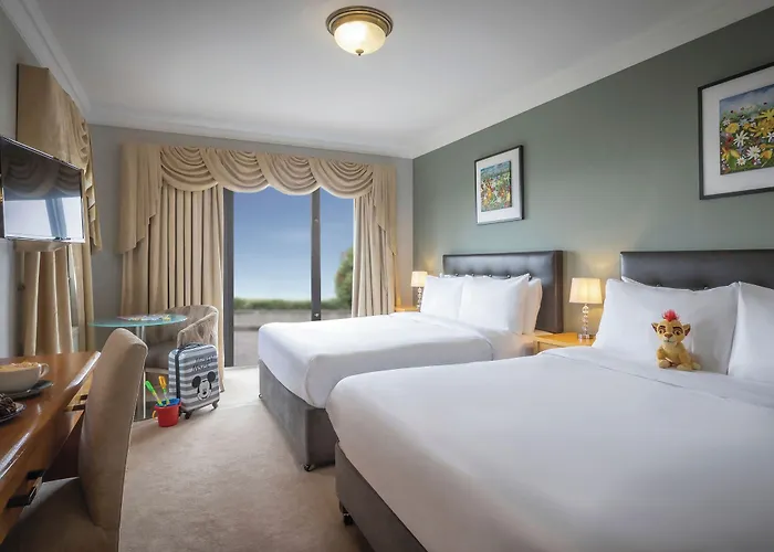 Shoreline Hotel