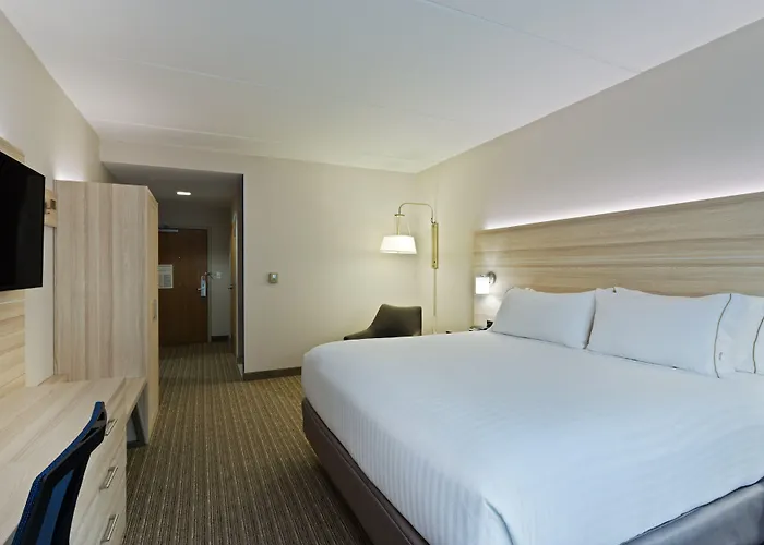 Holiday Inn Express & Suites Tavares By Ihg