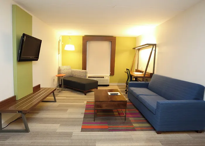 Holiday Inn Express & Suites Newport News By Ihg