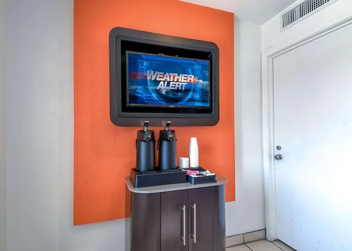 Motel 6-Corona, Ca