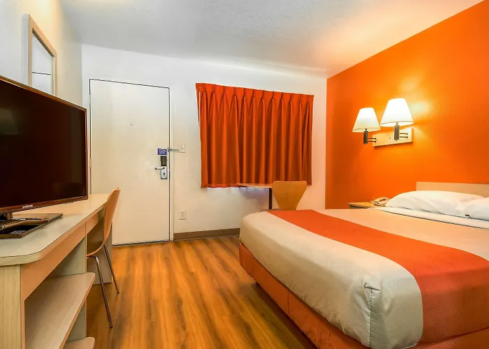 Motel 6-Corona, Ca