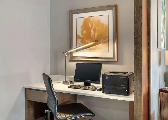 Best Western Club House Inn & Suites