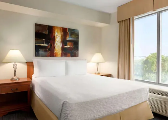 Days Inn By Wyndham Niagara Falls Centre St By The Falls