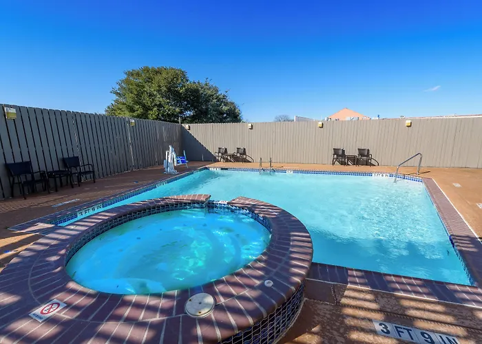 Holiday Inn Express Hotel And Suites Bastrop By Ihg