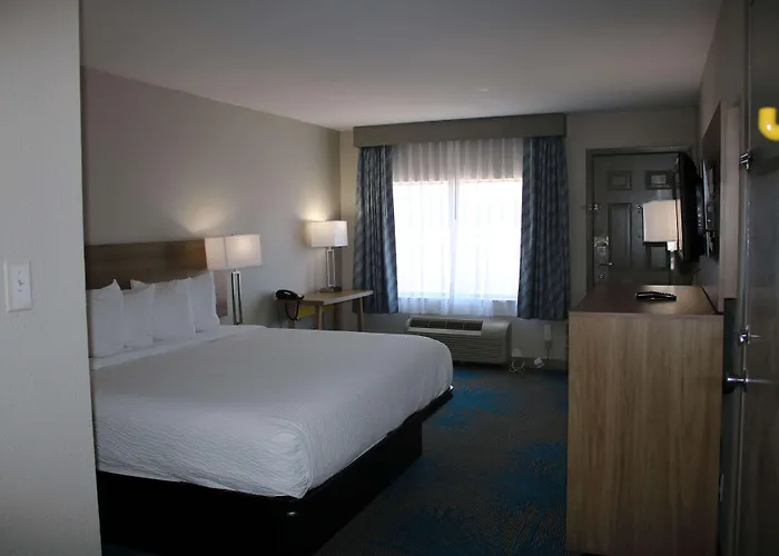 Days Inn By Wyndham Waco University Area