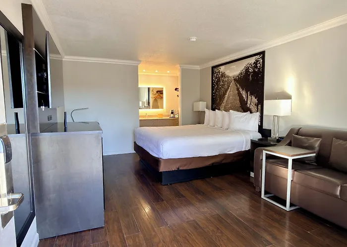 The Orchard Hotel Ukiah Wine Country Free Breakfast, Pool, & Hot Tub