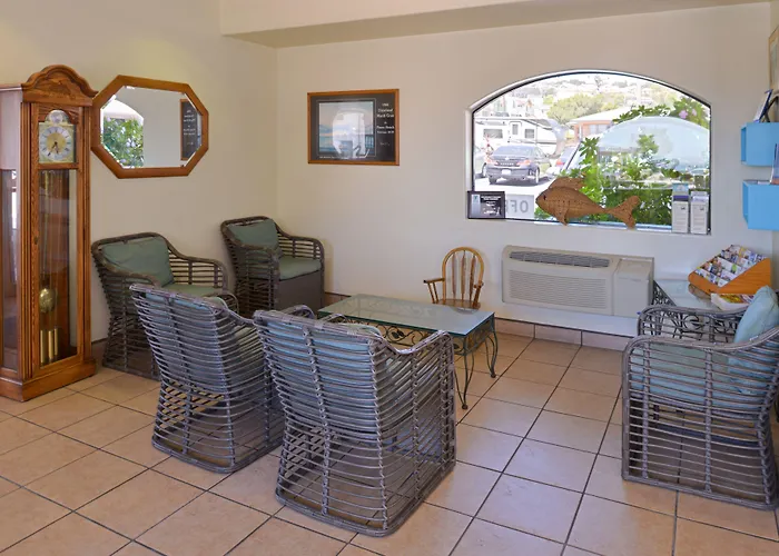 Edgewater Inn And Suites