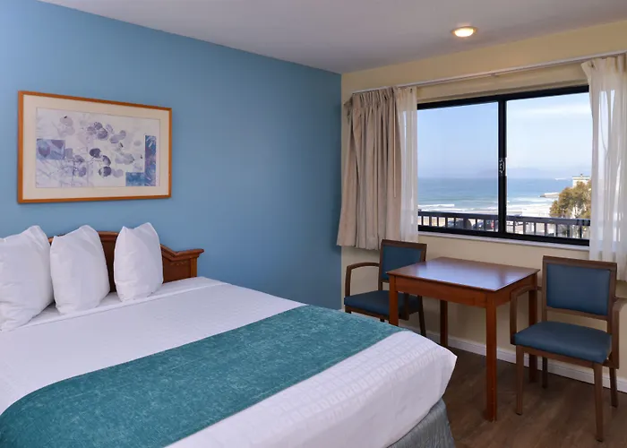 Edgewater Inn And Suites