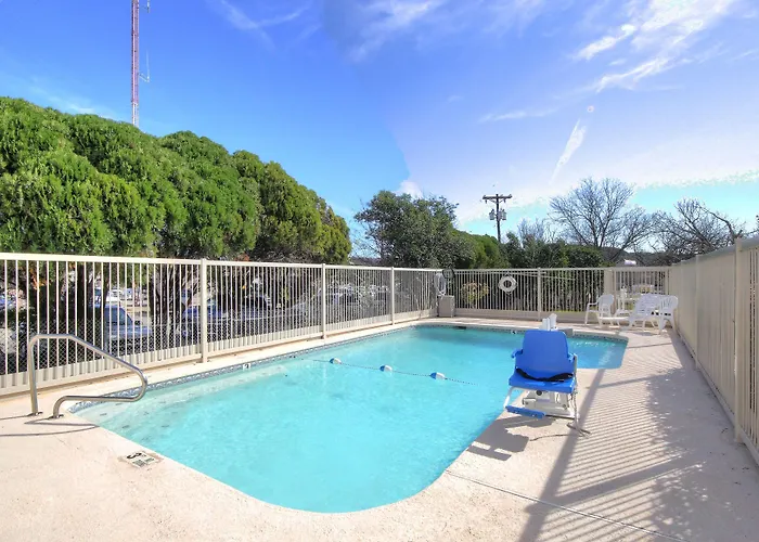 Motel 6-Kerrville, Tx