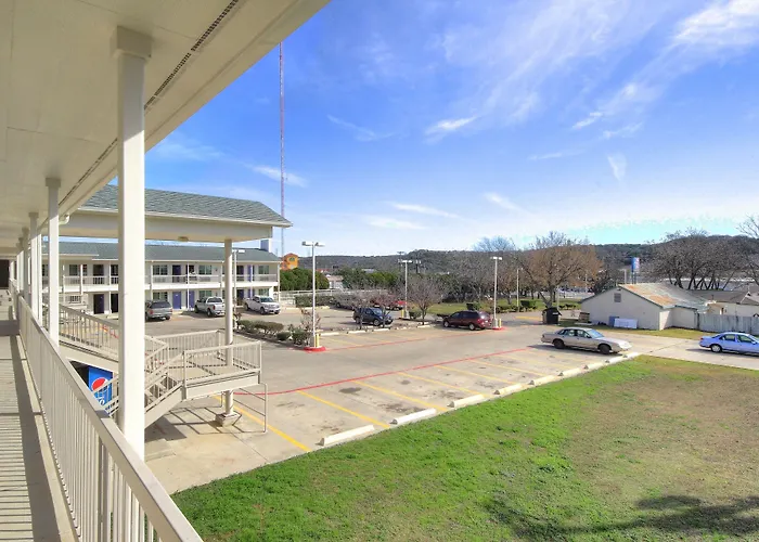 Motel 6-Kerrville, Tx