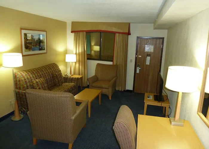 Katahdin Inn & Suites
