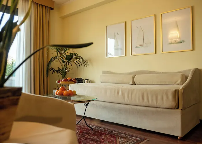 Admiral Hotel Villa Erme