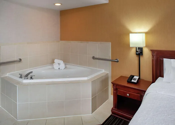 Hampton Inn & Suites By Hilton Toronto Airport