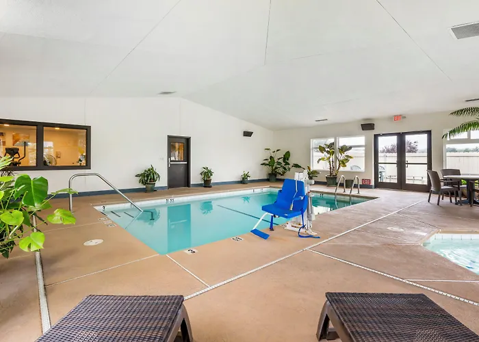 Comfort Inn & Suites Redwood Country