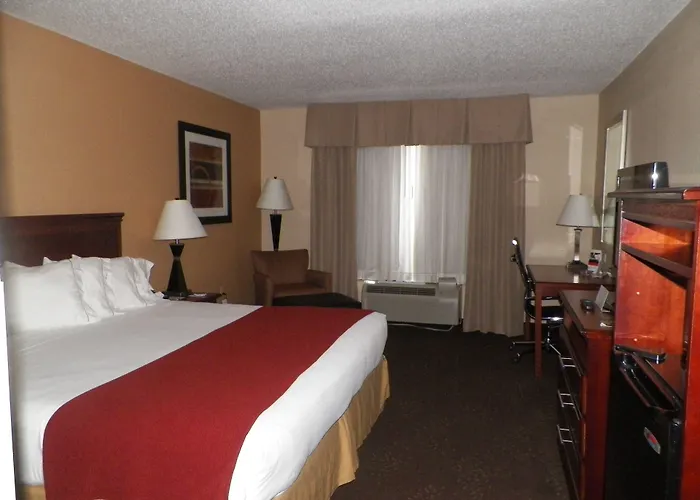Holiday Inn Express Hotel & Suites Forest By Ihg