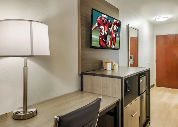 Red Roof Inn Plus+ & Suites Savannah - I-95