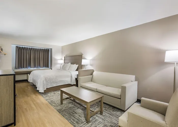 Red Roof Inn Plus+ & Suites Savannah - I-95