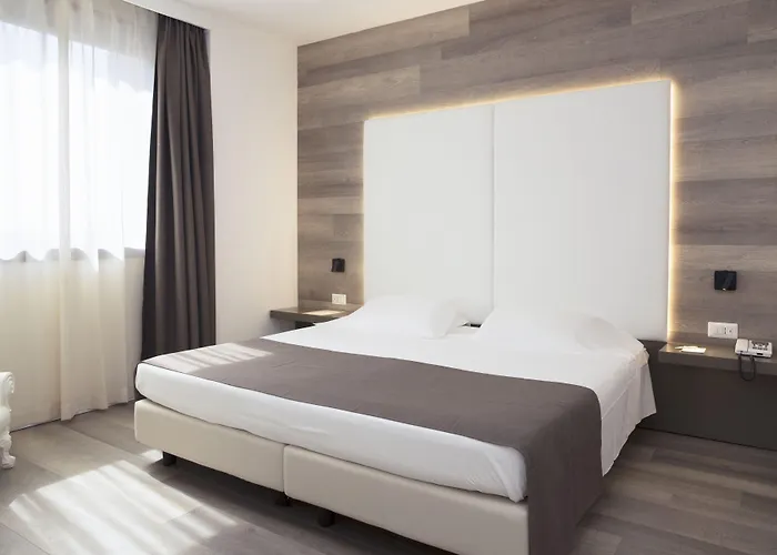 City Hotel & Suites