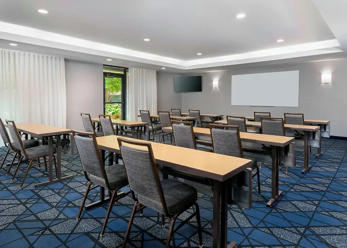 Courtyard By Marriott Danbury