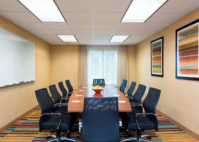 Fairfield Inn And Suites By Marriott Chicago St. Charles