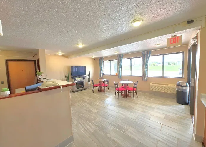 Super 8 By Wyndham Austin Mn