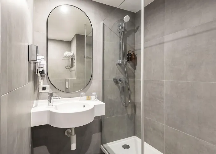 Aris Grand Place Hotel