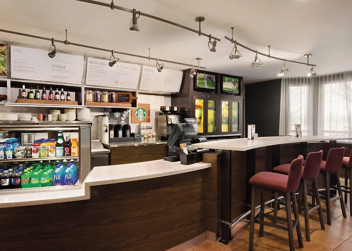 Courtyard By Marriott Topeka