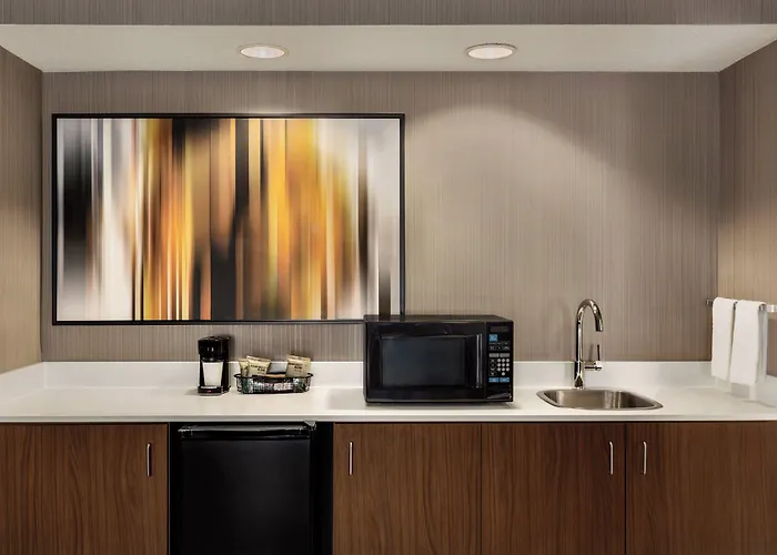 Courtyard By Marriott Topeka