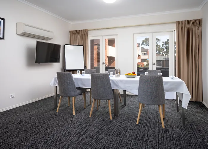 Mainstay Suites Kew