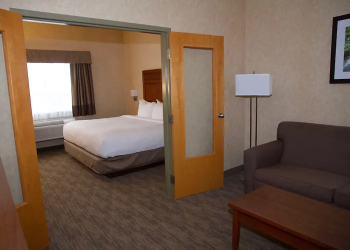 Days Inn & Suites By Wyndham Brooks