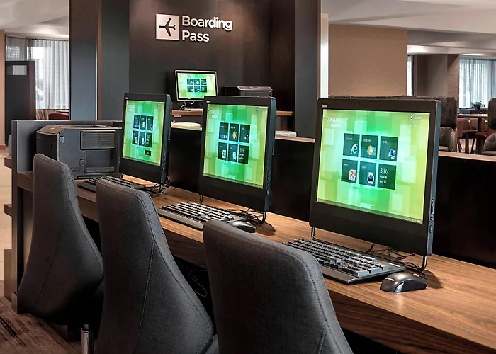 Courtyard By Marriott Jersey City Newport