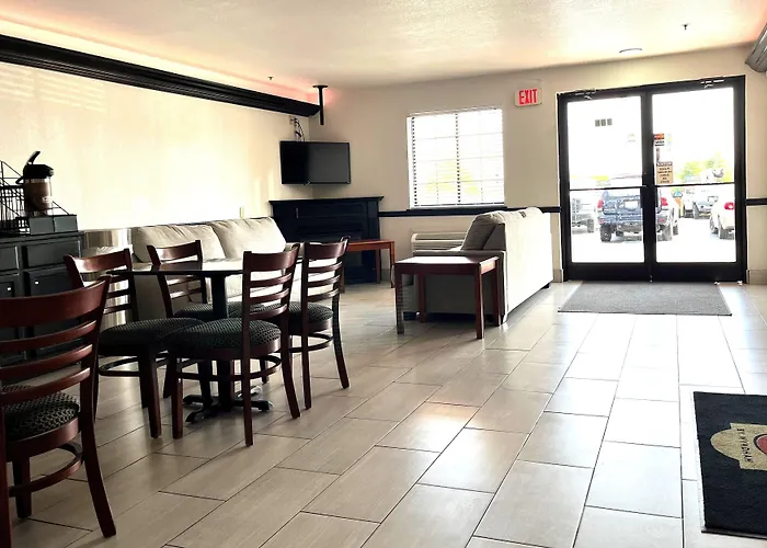 Super 8 By Wyndham Madison In