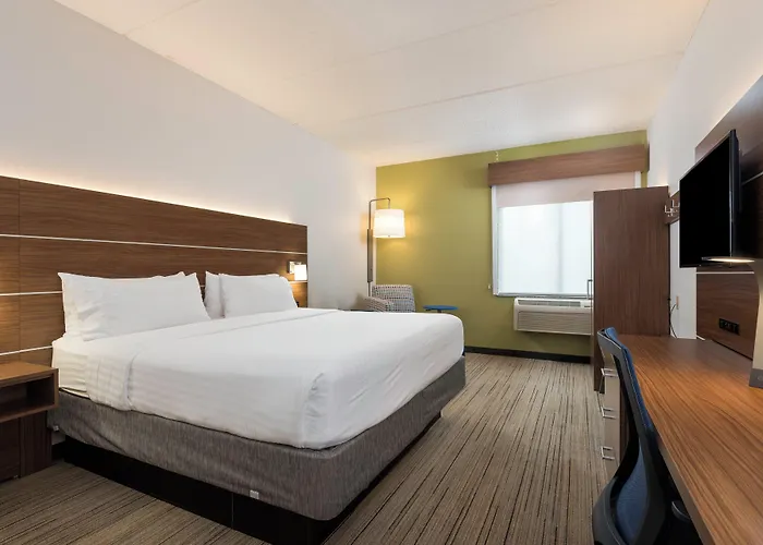 Holiday Inn Express & Suites Charlotte Arpt-Belmont By Ihg