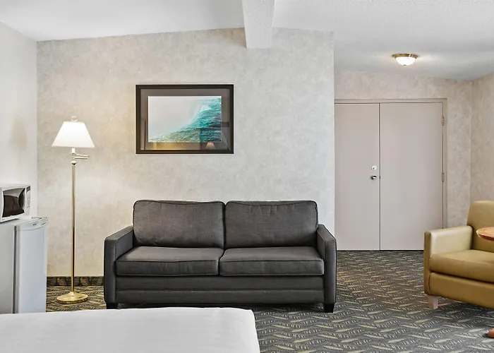 Travelodge By Wyndham Niagara Falls At The Falls