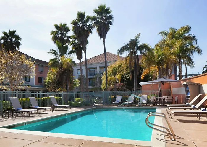 Courtyard By Marriott Oakland Airport