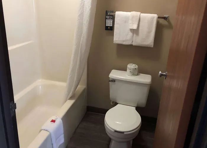 Super 8 By Wyndham Milwaukee Airport