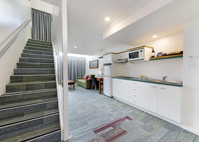 Burnett Riverside Hotel
