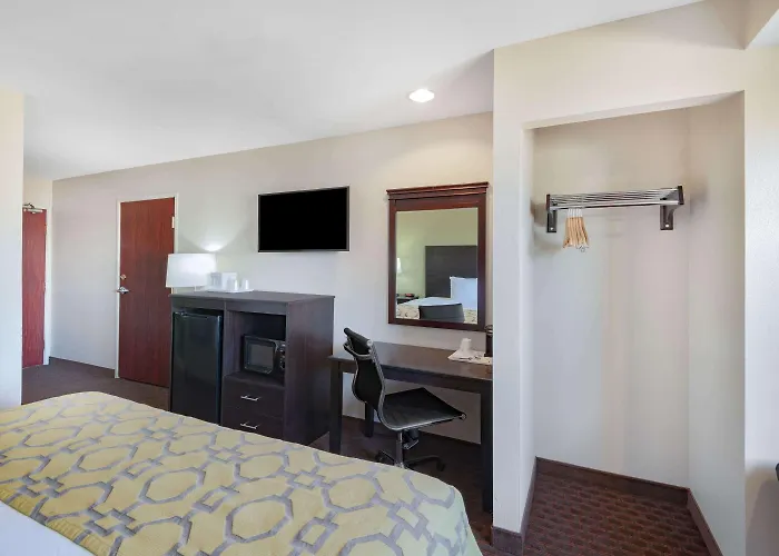 Baymont By Wyndham Farmington