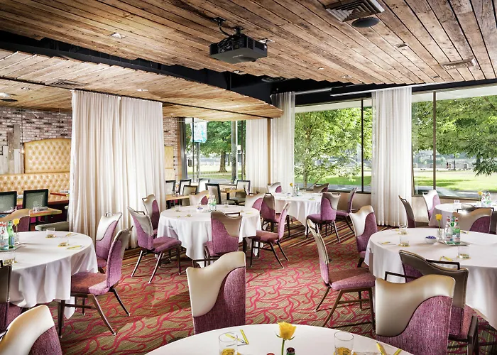 Staypineapple, Hotel Rose, Downtown Portland