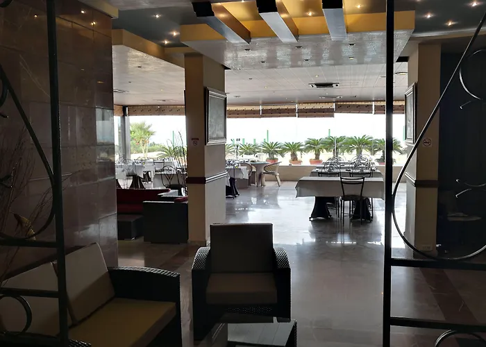Holiday Suites Hotel & Beach Resort