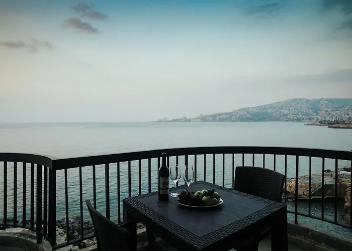 Holiday Suites Hotel & Beach Resort