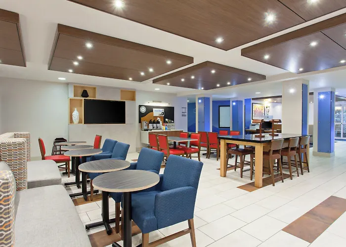 Holiday Inn Express & Suites Oakland - Airport By Ihg