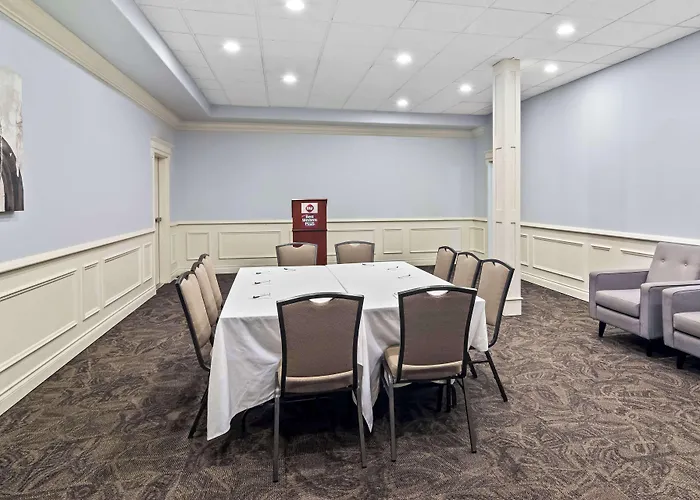 Best Western Plus Pitt Meadows Inn & Suites