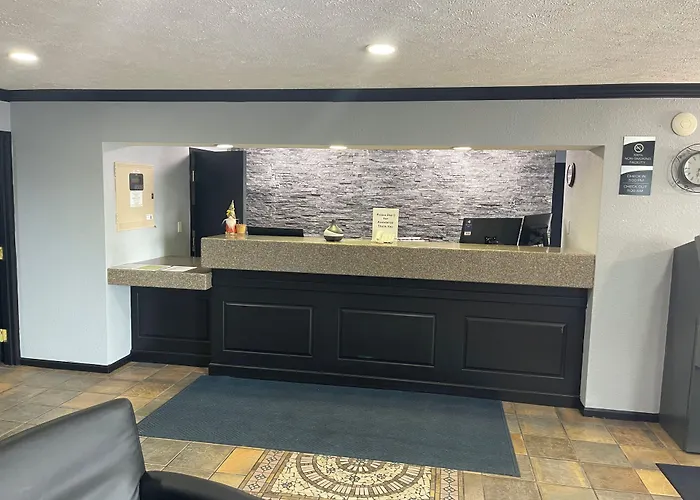 New Victorian Inn & Suites Lincoln