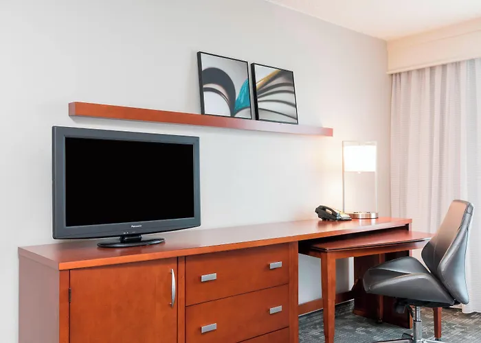 Courtyard By Marriott Louisville Downtown