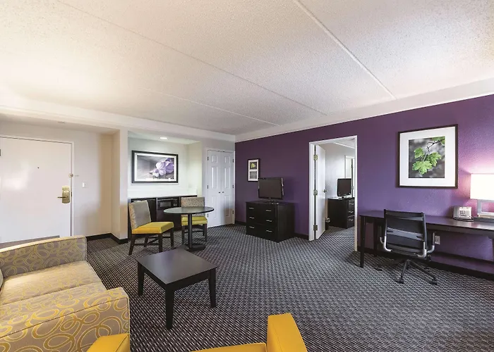 La Quinta Inn & Suites By Wyndham San Antonio Downtown