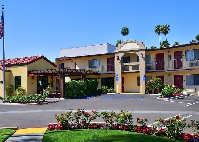 Lamplighter Inn & Suites At Sdsu